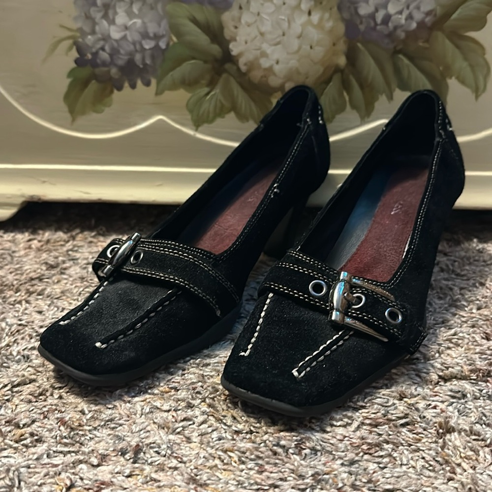 Women's Aerosoles Pumps- Black Suede, Size 6.5